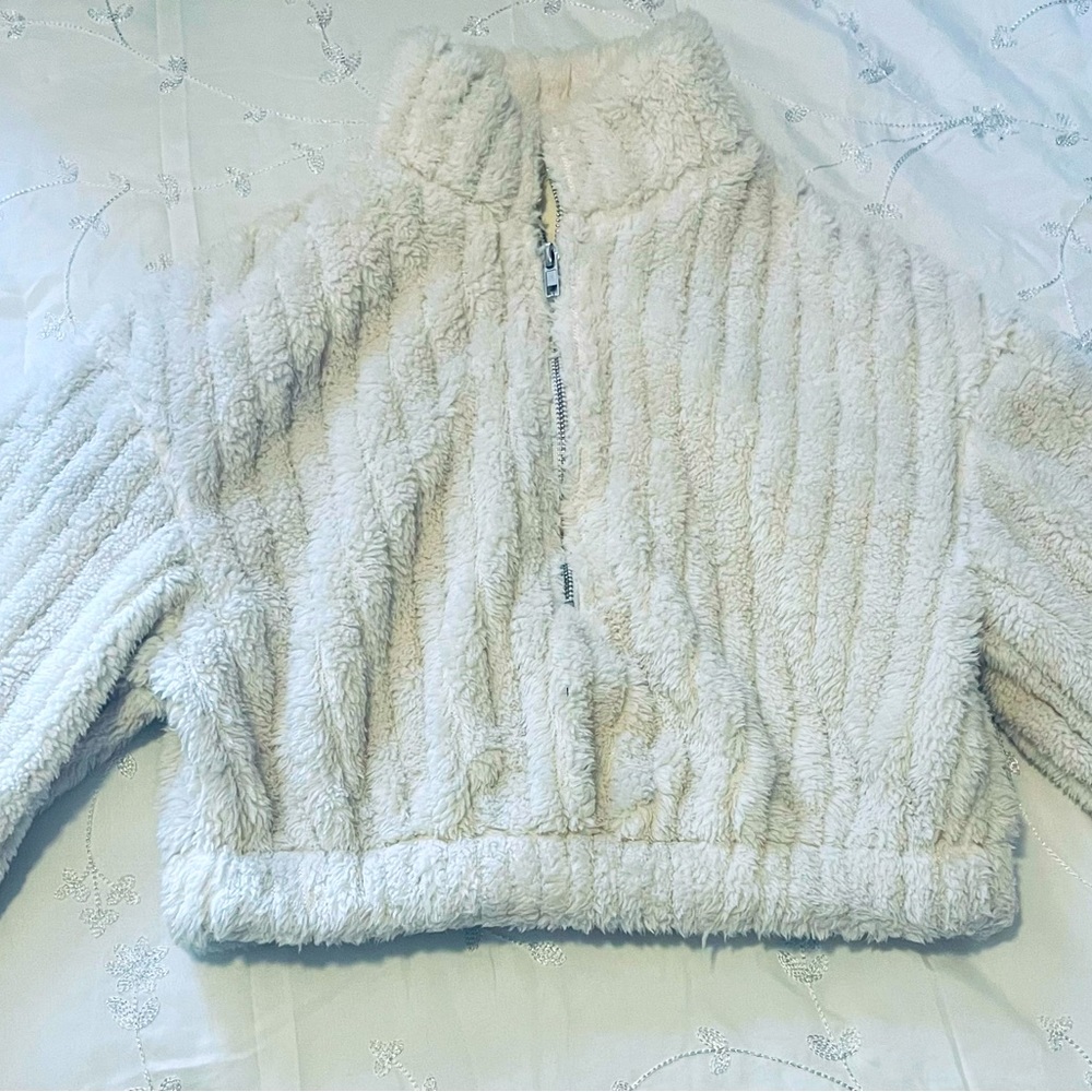 White crop top warm sweater